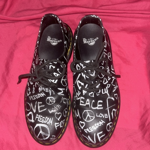 ⭐️Dr. Marten 1461 Script in Black & White⭐️ - Picture 5 of 12